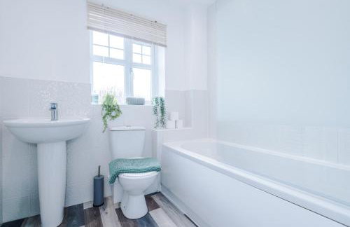 3 Bedroom Semi-Detached Home Sleeps 5 with Driveway - Foto 29