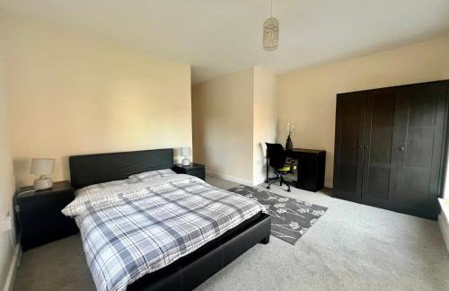 Spacious 2-bedroom house with free parking - Foto 6