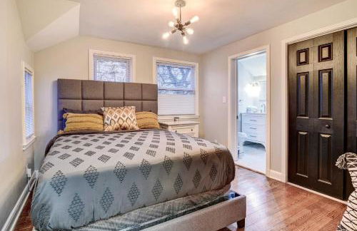 Luxurious Detroit Home - Walk to Golf and Park! - Photo 29