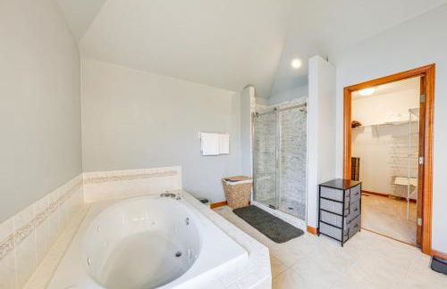 In-Home Theater Modern Naperville Vacation Rental - Foto 22