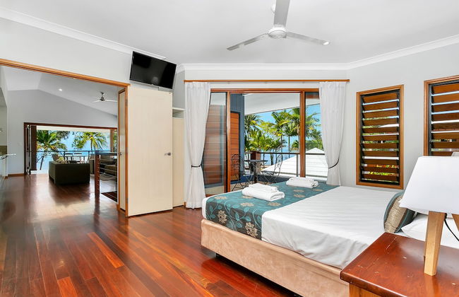 Reeflections Beachfront Holiday House - Photo 4