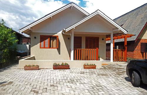 Flats Ouro Gramado Localizado a 900 metros da entrada do Centro de Gramado - Photo 1