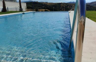 Apartamento con terraza, piscina y parking - Foto 23