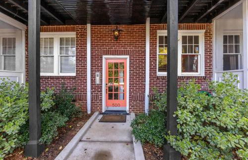 Luxurious Myers Park Living with Screened Porch - Foto 24