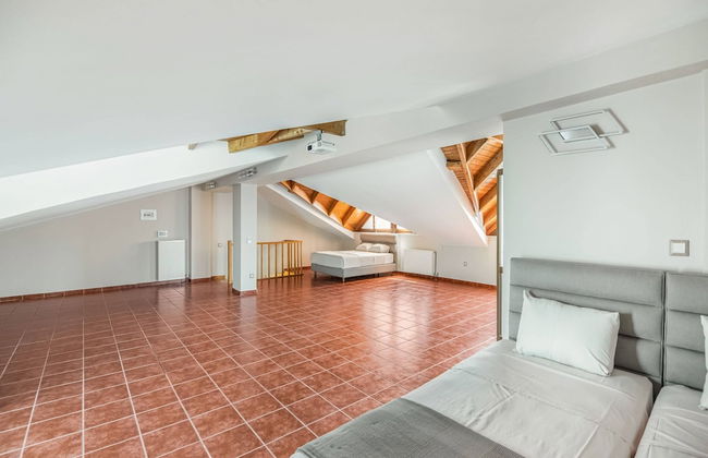 Inviting Villa in Anavissos With Communal Pool - Foto 9