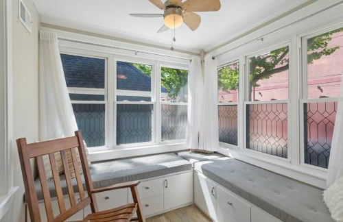 Dazzling Bungalow within 2 Blocks of Beach - Foto 7