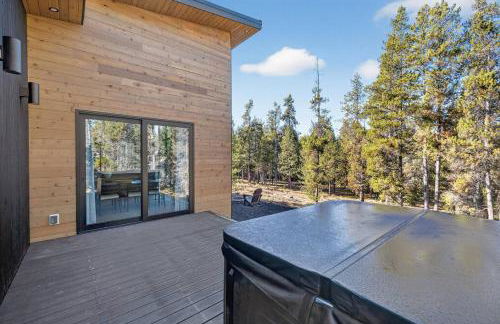 The Luxe House | Upscale Cabin w/ Hot Tub & Fire Pit! - Foto 4