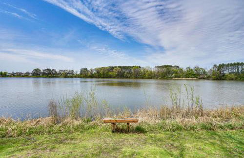 Love Lake Retreat with Hot Tub in New Richmond! - Foto 3