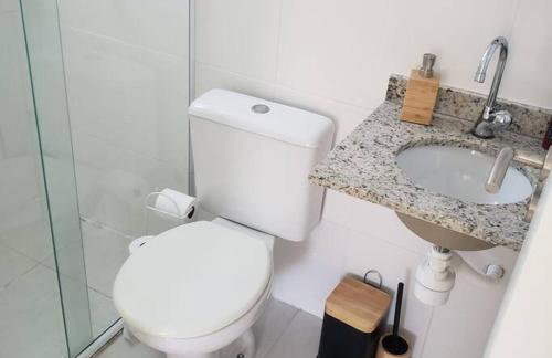 Apto no Jd Indaiá com piscina a 300m da praia - Foto 20