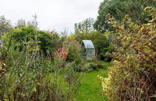 Hot Tub Free Parking 5 Bedroom Large Space - Photo 45