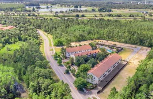 Cozy & Elegant 4BR Enchanted Townhouse - 1 Mile to Disney with Resort Pool, Gym, & Jacuzzi - Photo 79