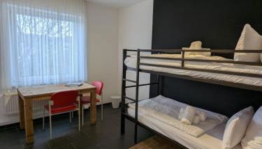 HOSTEL PD23 ALTE FEUERWACHE I 3min CityHospital I 50m Supermarkt I SmartTV I P I Gemeinschaftsküche I Monteure I Kurzurlaub - Foto 3