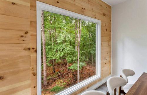 Stylish Lakehouse with Black-and-White Modern Design near Lake Hartwell, Clemson SC - Foto 40