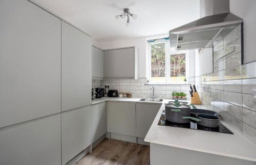 Spacious 2 Bed Flat Sleeps 4 - Foto 9