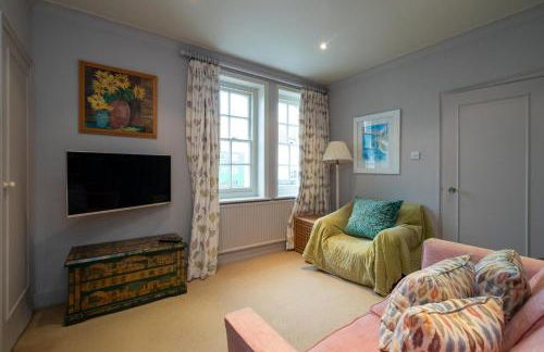 3 The Coastguards, Thorpeness - Only a stones throw from the Beach and very close to famous boating Meare, Country Club and Golf Club - Aldeburgh Coastal Cottages - Foto 19