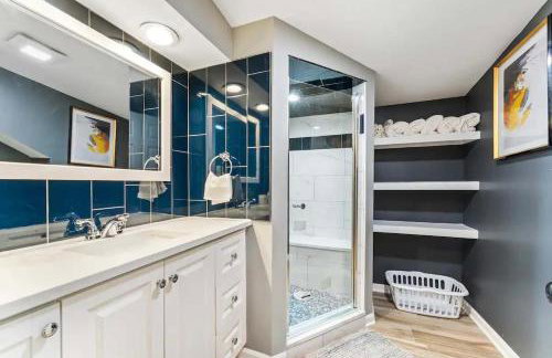 Newly remodeled Near Lake 4BR Hot Tub Navy Family home - Foto 46