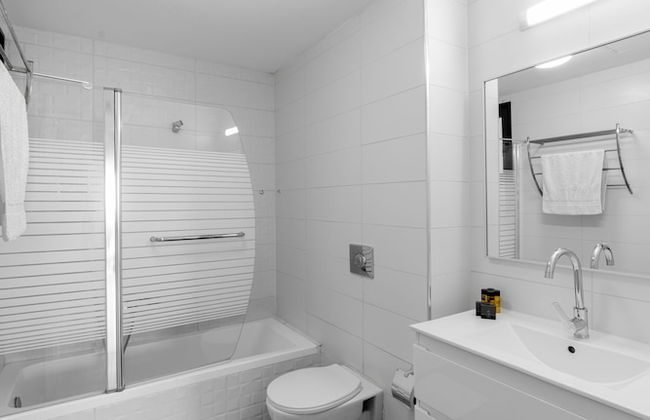 Sea-side 4 BR Apt with Gym - Foto 29