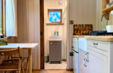 Luxury Shepherd Hut w Outdoor Bath at Powis Estate - Foto 4