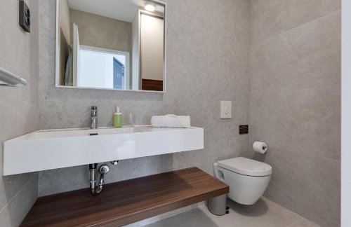 Luxury Spa Villa w Heated Pool, Jacuzzi & Sauna - Photo 47