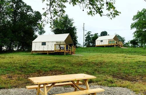 Fantastic Safari Tent Rental Ideal for Glamping in Missouri - Foto 2