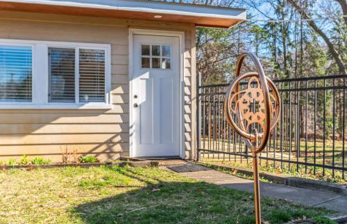 Cozy Lakefront Studio On Long Lake! Home by RedAwning - Foto 10