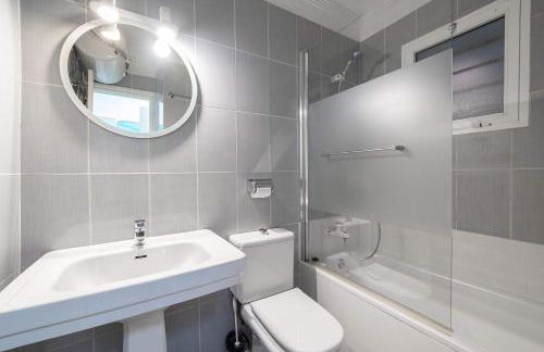 Charming 1 BR apartment with Seaview and Pool - Photo 13