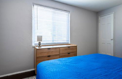 Cozy 2BR Retreat with Workspace - Washer and Dryer - Foto 19