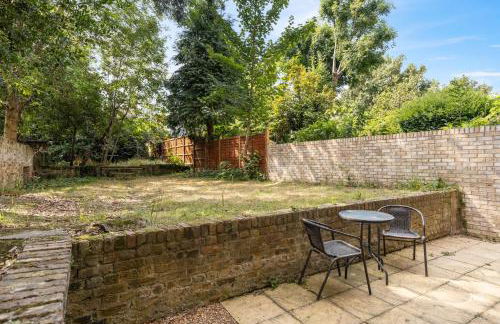 King Studio Apartment with Garden and Parking - Foto 20