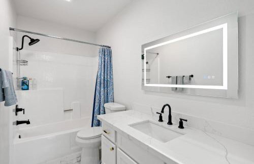 Luxe Spacious Home Near Parks Fully Equipped - Foto 72