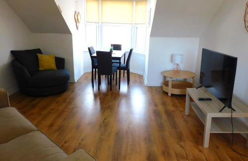 No 11 - Contemporary 2 Bedroom Apartment in Lanark Town Centre - Photo 4