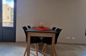 SUPERBE APPARTEMENT porte de la Cité Médiévale à SOMMIERES entièrement rénové très bien équipé 6 pers balcon clim parking privé devant - Foto 9