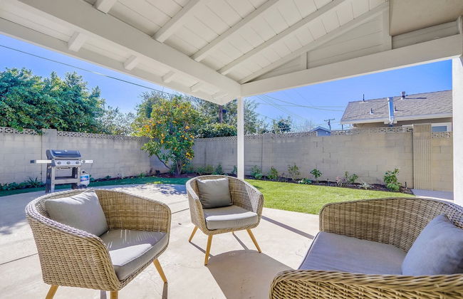 Gorgeous Upgraded 5 Bedroom & 3 Bath Home with pool - Photo 30