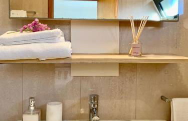 Yellow Five Apartment - Photo 8