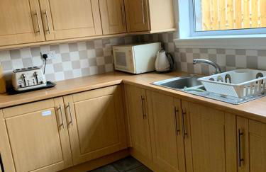 3 bedrooms house with free parking in a quiet area - Photo 27