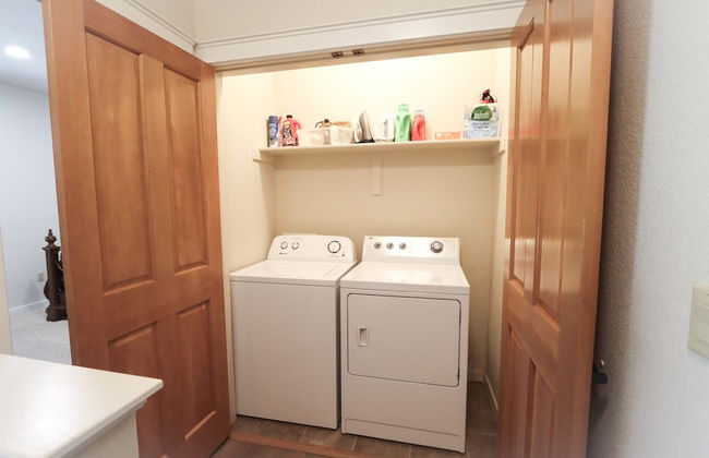 New Downtown Luxury Hideaway Skiing - Photo 16