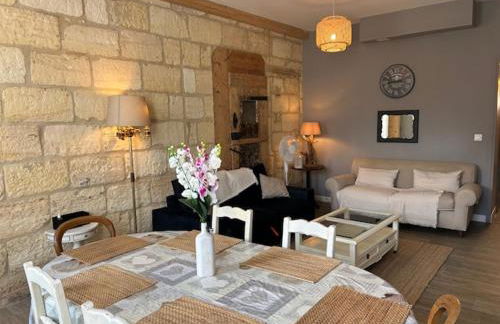 Bel appartement en pierre de 100 m2 avec cour. - Foto 1