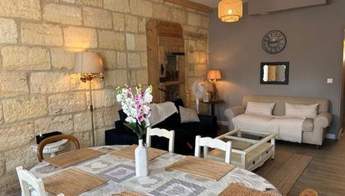 Bel appartement en pierre de 100 m2 avec cour. - Foto 1