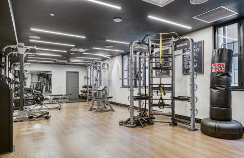 FiDi Studio w Residents Bar Golf Simulator Gym NYC-271 - Photo 13