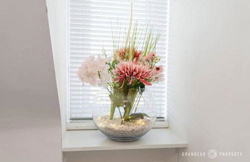 Park Views by Grandeur Property - Photo 19