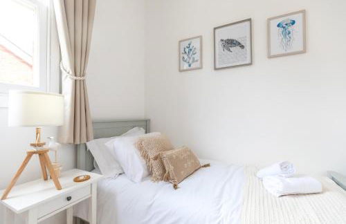 Charming Beachside Town House - Photo 24