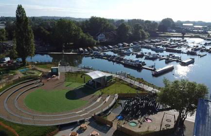 Elegant 2 Bed 1 and Half Bath Caravan in Holiday Resort Village - Photo 35