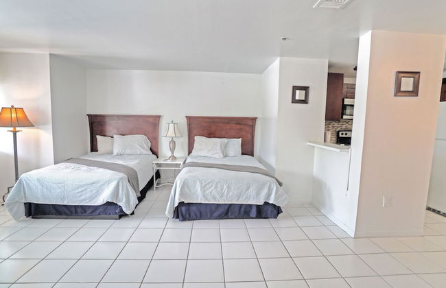 Deluxe Studios and Apartments at the Casablanca - Photo 15