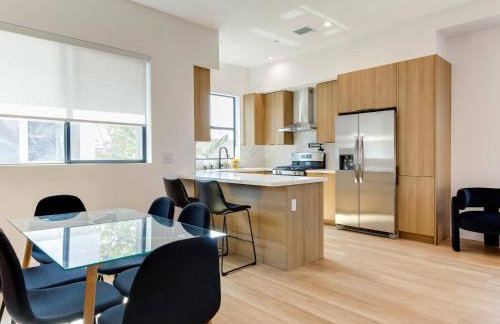 Modern Luxe Retreat Three-Bedroom #4 - Photo 41