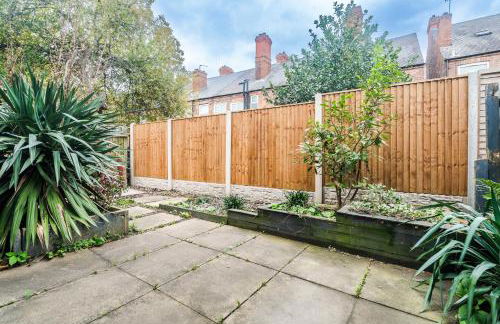 Great Location 2 Bedroom House in Nottingham, Private Garden, Fast Wi-Fi and Free Parking - Photo 20