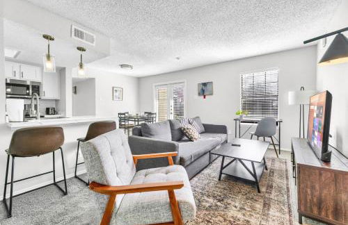 Modern 2BR Retreat with Pool Gym and WiFi - Foto 2