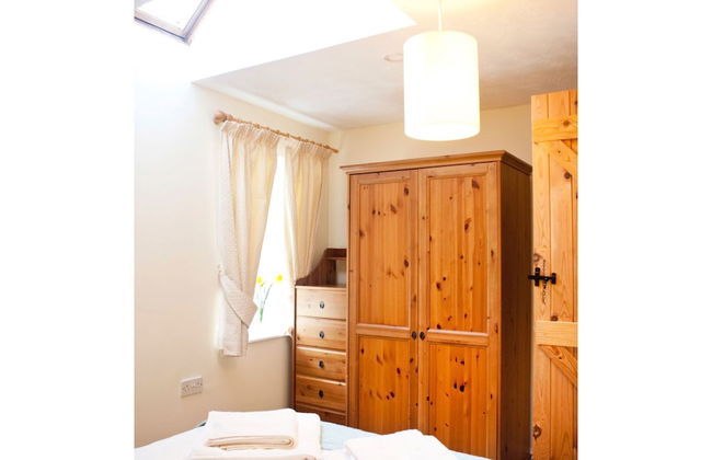 Bryn Melyn Farm Cottages- 5 Luxury Cottages In A Stunning Setting with Wood Fired Hot Tub - Photo 6