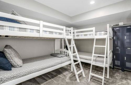 Lakefront Luxury with Private Beach, Sleeps 14 - Foto 12