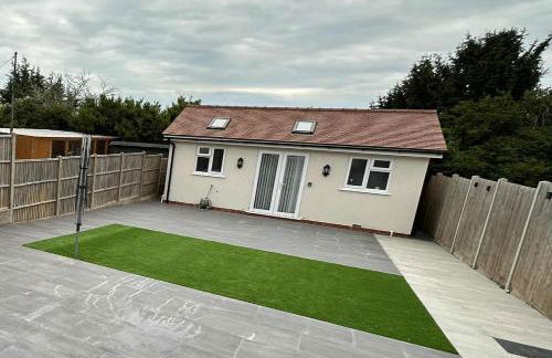 Brain Properties Limited - Garden flat with Parking near QA Hospital - Photo 7