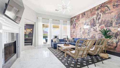 4-BD 2-BA with Backyard Pool Retreat + Game Room - Foto 2