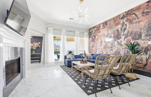 4-BD 2-BA with Backyard Pool Retreat + Game Room - Foto 2